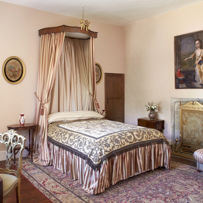Chenies Manor House pink bedroom